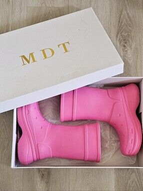 MDT Isadora Boot Women’s 9 Fuchsia Pink Rubber Rain Boots Waterproof Mid Calf